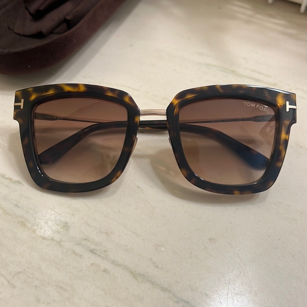 Tom ford Lara sunglasses , tortoise shell design in almost perfect condition